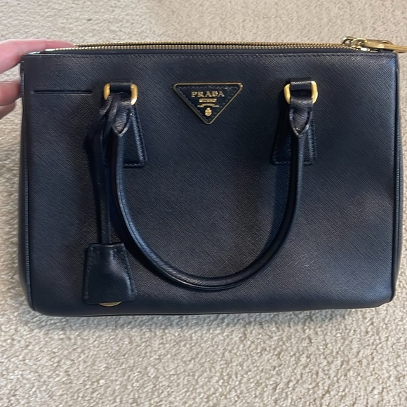 Prada Saffiano Lux - Picture 2 of 9